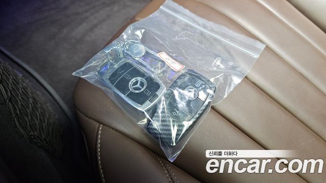 Mercedes-Benz E-Class 2018 — photo 21