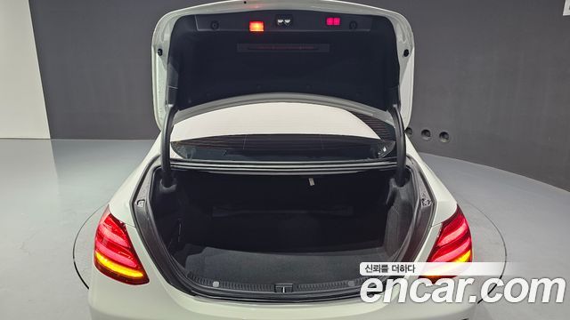 Mercedes-Benz E-Class 2018 — photo 23