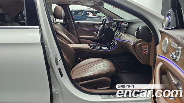 Mercedes-Benz E-Class 2018 — photo 16