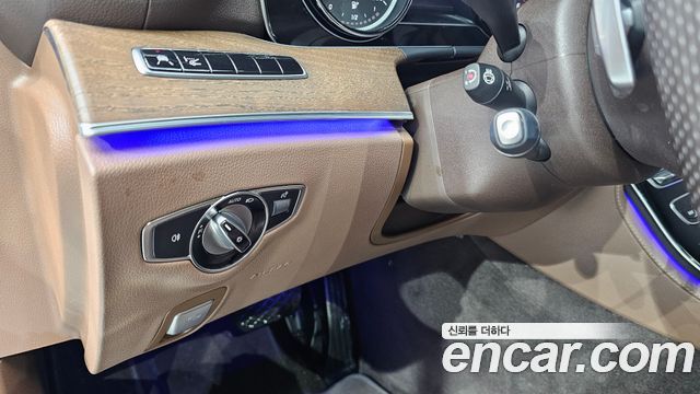 Mercedes-Benz E-Class 2018 — photo 27