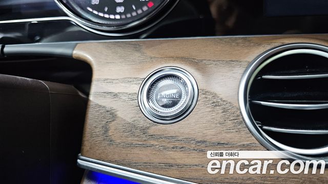 Mercedes-Benz E-Class 2018 — photo 28