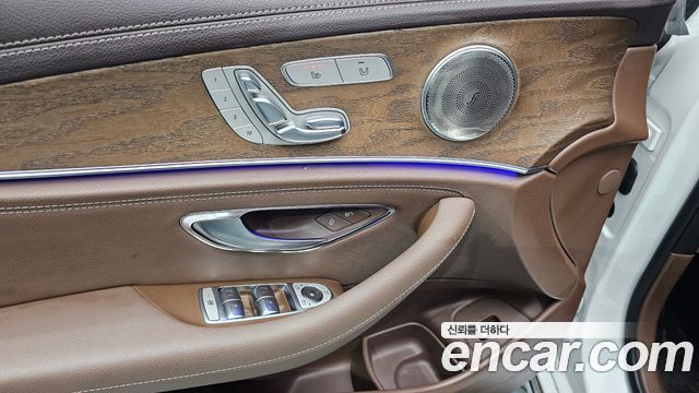 Mercedes-Benz E-Class 2018 — photo 29