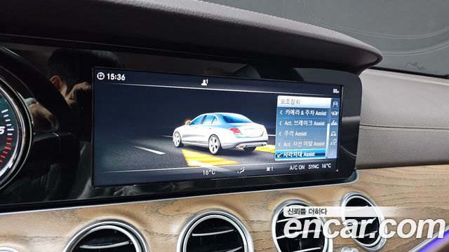 Mercedes-Benz E-Class 2018 — photo 30
