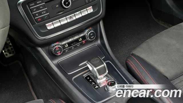 Mercedes-Benz CLA-Class 2018 — photo 12