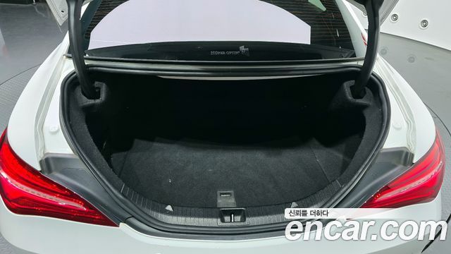 Mercedes-Benz CLA-Class 2018 — photo 30