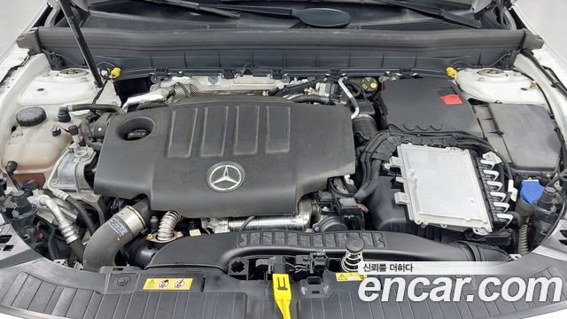 Mercedes-Benz GLB-Class 2021 — photo 6