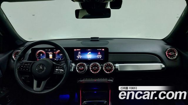 Mercedes-Benz GLB-Class 2021 — photo 7