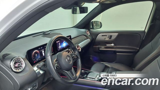 Mercedes-Benz GLB-Class 2021 — photo 9