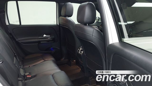 Mercedes-Benz GLB-Class 2021 — photo 10