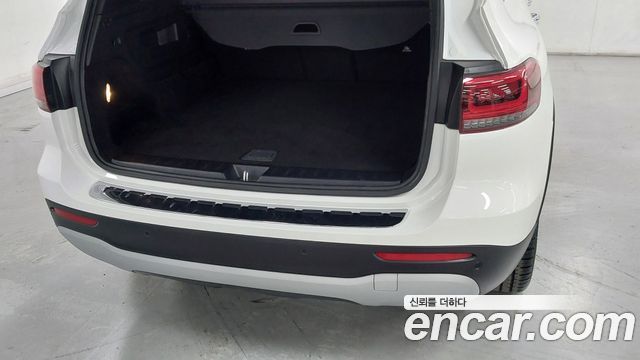 Mercedes-Benz GLB-Class 2021 — photo 11