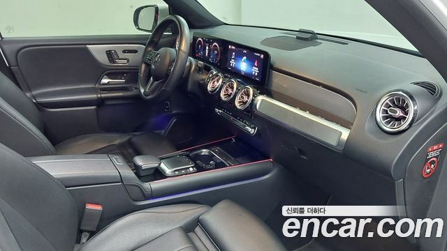 Mercedes-Benz GLB-Class 2021 — photo 13