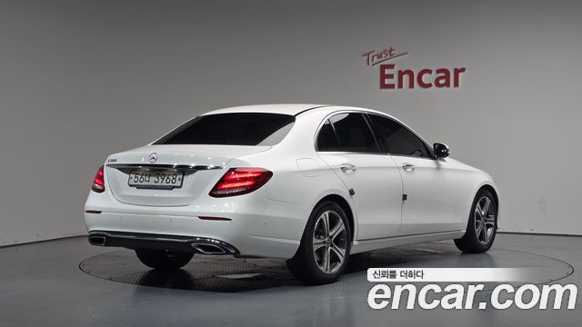 Mercedes-Benz E-Class 2019 — photo 2