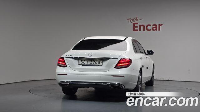 Mercedes-Benz E-Class 2019 — photo 4
