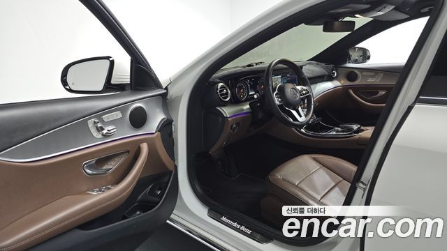 Mercedes-Benz E-Class 2019 — photo 13