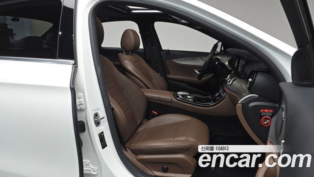 Mercedes-Benz E-Class 2019 — photo 17