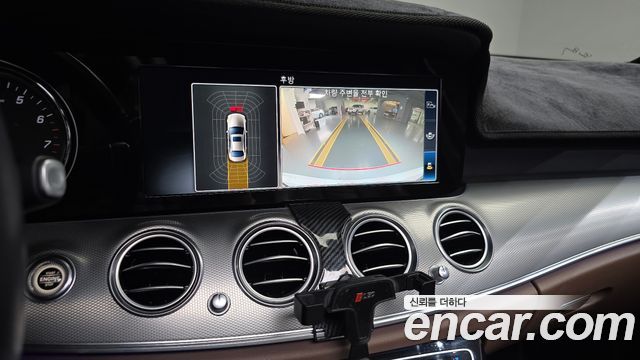 Mercedes-Benz E-Class 2019 — photo 21