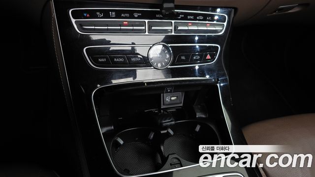 Mercedes-Benz E-Class 2019 — photo 23