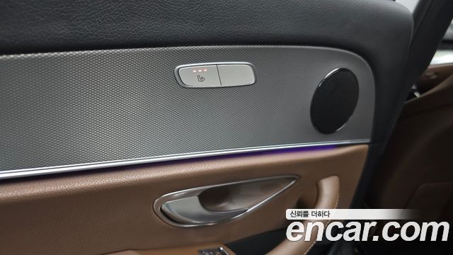 Mercedes-Benz E-Class 2019 — photo 25