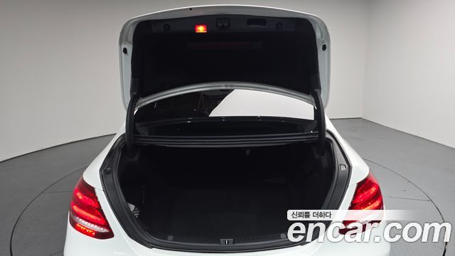 Mercedes-Benz E-Class 2019 — photo 26