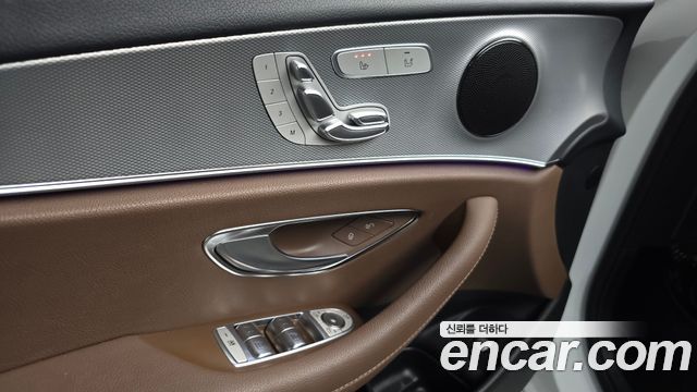Mercedes-Benz E-Class 2019 — photo 14