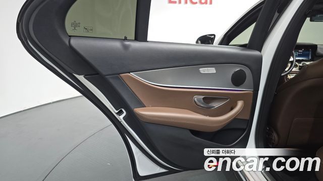 Mercedes-Benz E-Class 2019 — photo 15