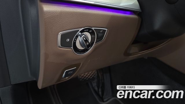 Mercedes-Benz E-Class 2019 — photo 27