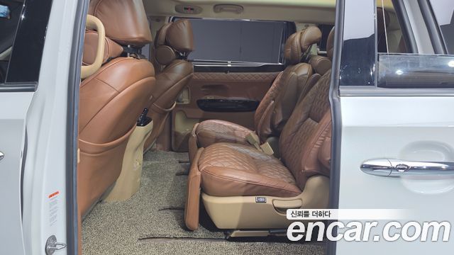 Kia Canival 2020 — photo 17