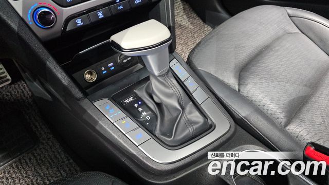 Hyundai AVANTE 2016 — photo 9