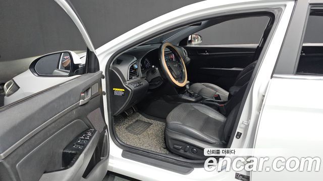 Hyundai AVANTE 2016 — photo 10