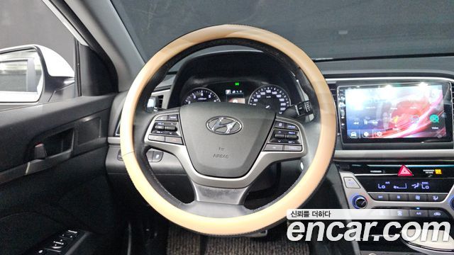 Hyundai AVANTE 2016 — photo 11