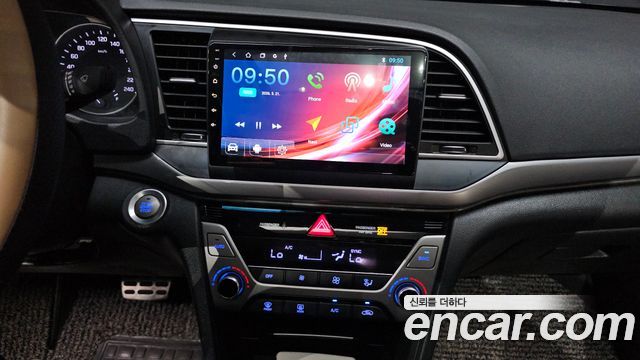 Hyundai AVANTE 2016 — photo 12