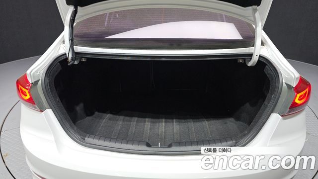 Hyundai AVANTE 2016 — photo 20