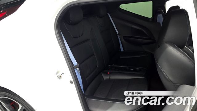 Hyundai Veloster 2023 — photo 13