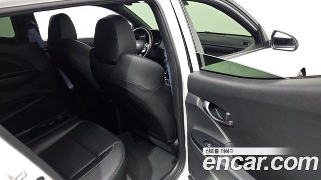 Hyundai Veloster 2023 — photo 17