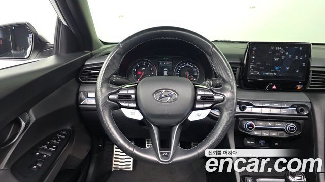 Hyundai Veloster 2023 — photo 19