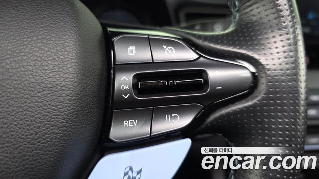 Hyundai Veloster 2023 — photo 23