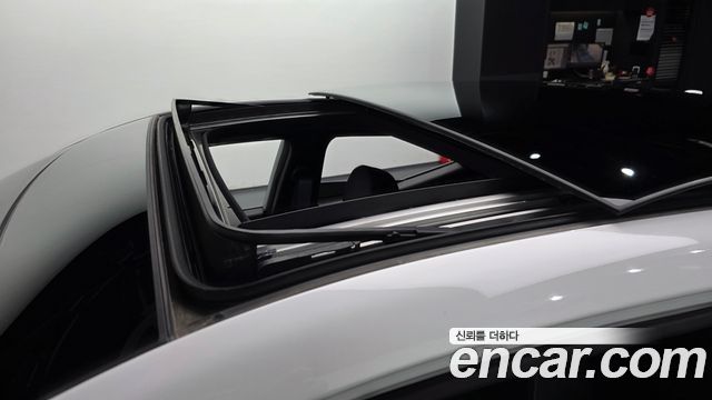 Hyundai Veloster 2023 — photo 24
