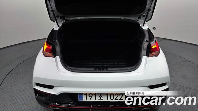 Hyundai Veloster 2023 — photo 26