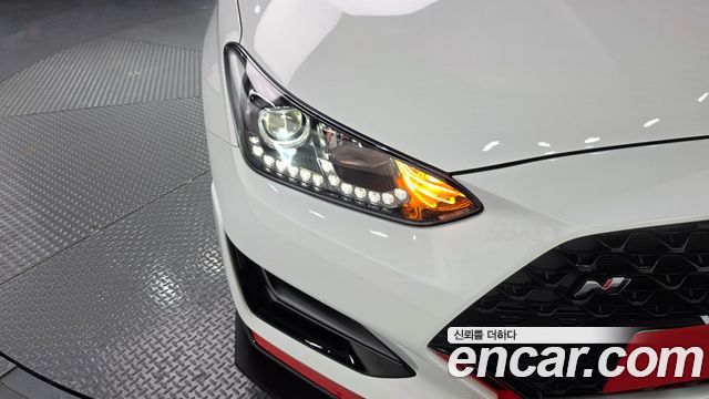 Hyundai Veloster 2023 — photo 8