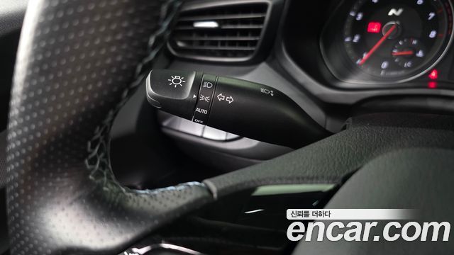 Hyundai Veloster 2023 — photo 27
