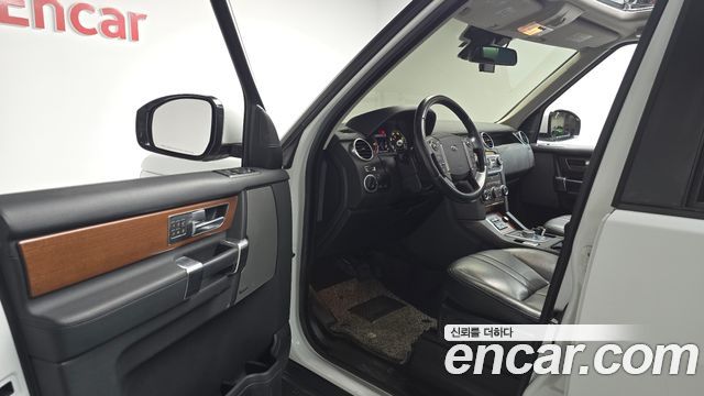 Land Rover Discovery 2016 — photo 10