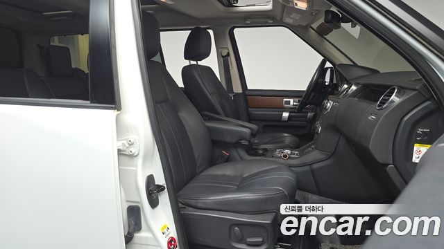 Land Rover Discovery 2016 — photo 11