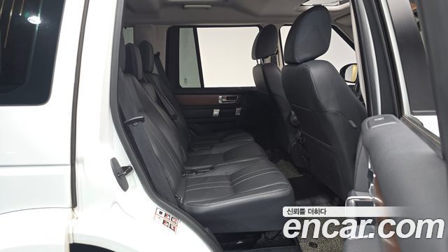 Land Rover Discovery 2016 — photo 12