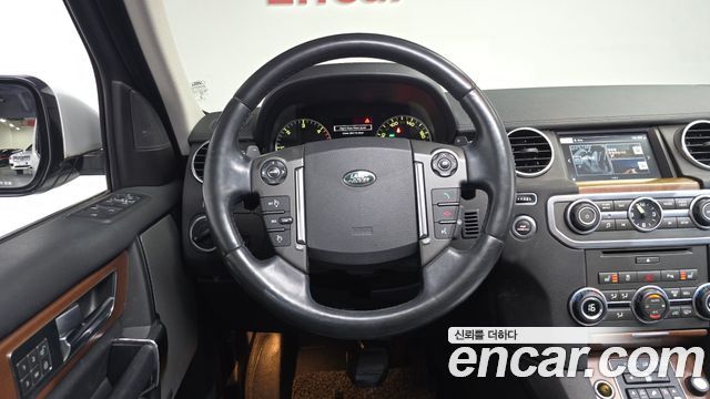 Land Rover Discovery 2016 — photo 13