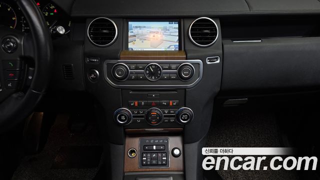Land Rover Discovery 2016 — photo 14