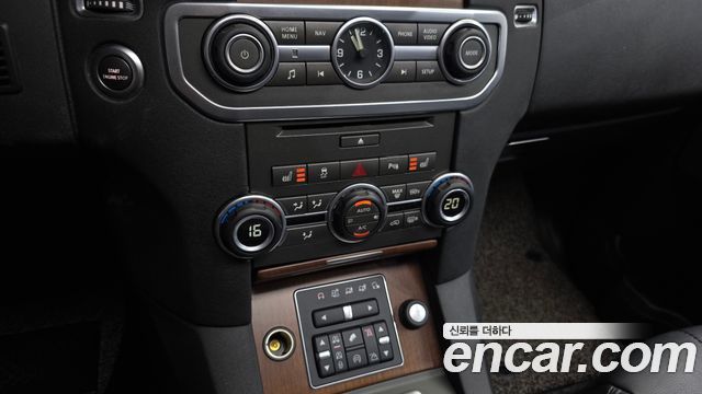 Land Rover Discovery 2016 — photo 18