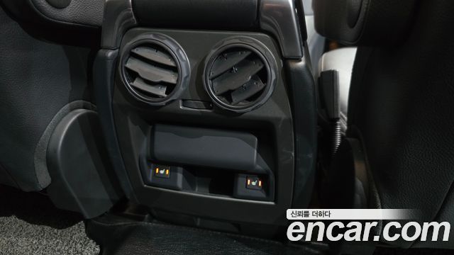 Land Rover Discovery 2016 — photo 19