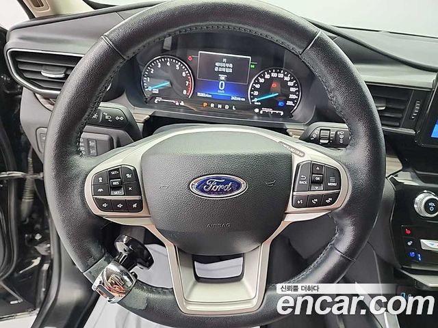 Ford Explorer 2022 — photo 9