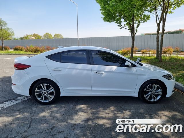 Hyundai AVANTE 2018 — photo 5