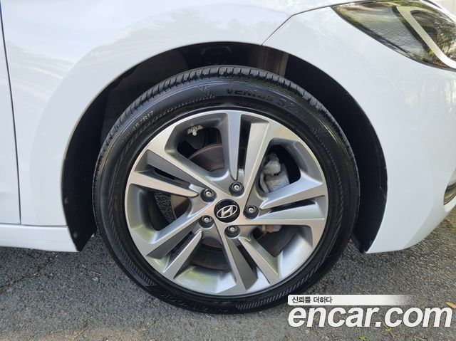 Hyundai AVANTE 2018 — photo 9